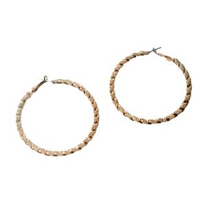 EUC 💞 Gold Tone med size swirl hoop earrings